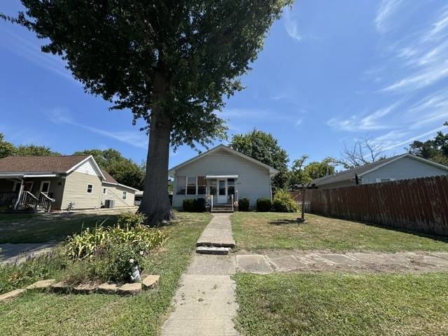 1004 N 14th ST, Herrin, IL 62848