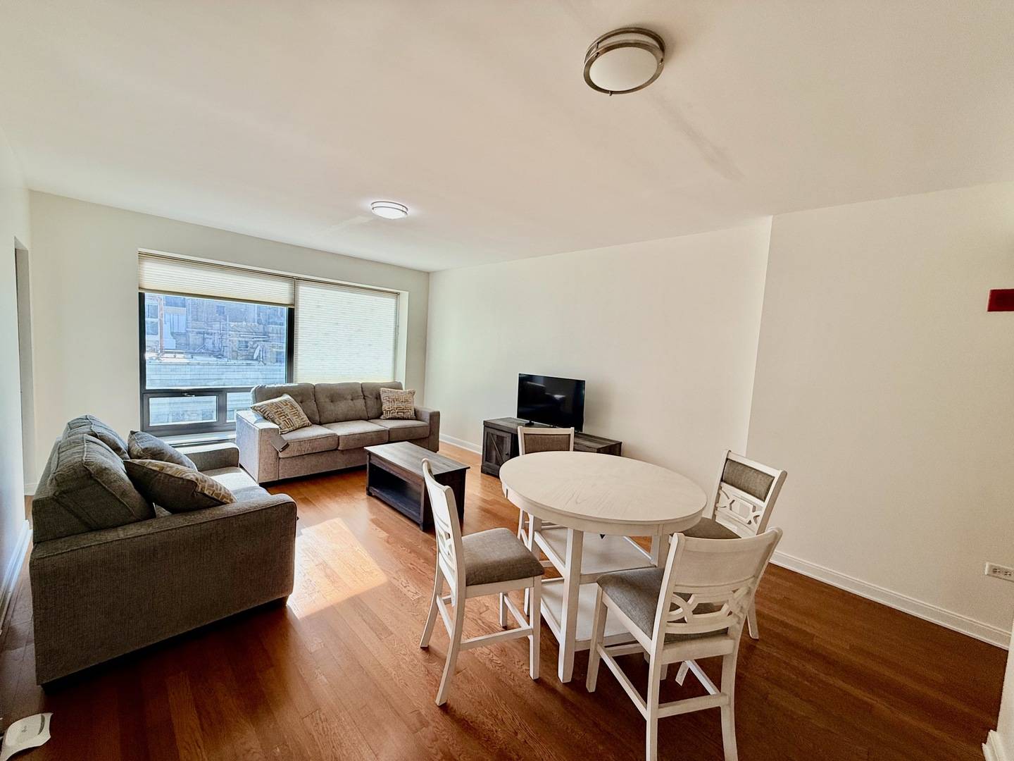 130 N Garland CT #2110, Chicago, IL 60602