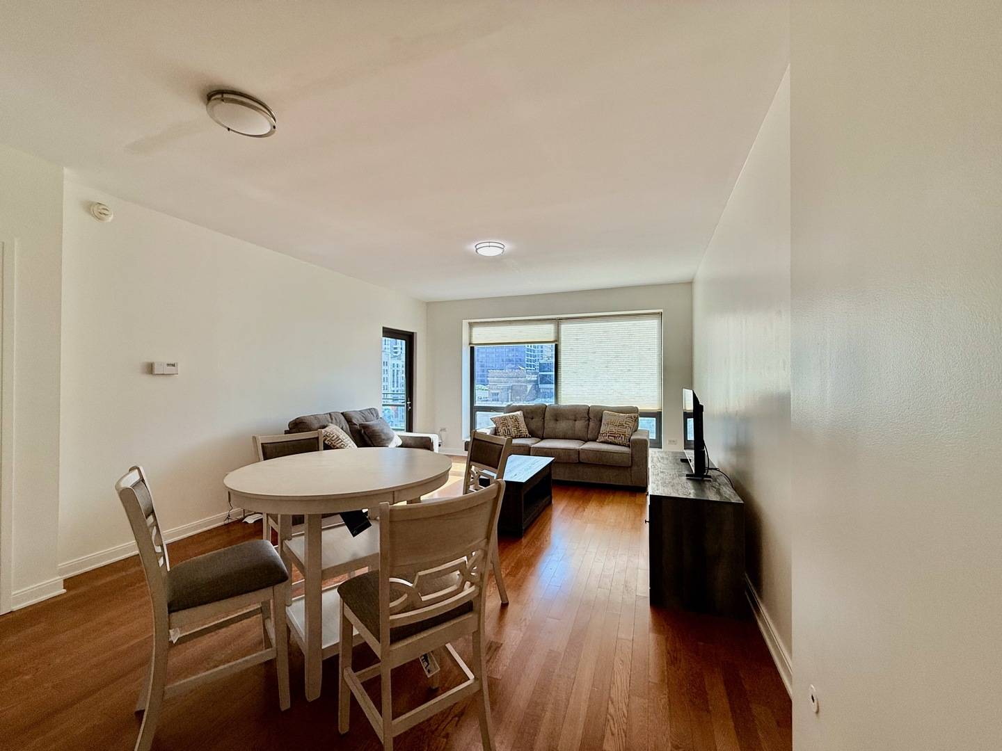 130 N Garland CT #2110, Chicago, IL 60602