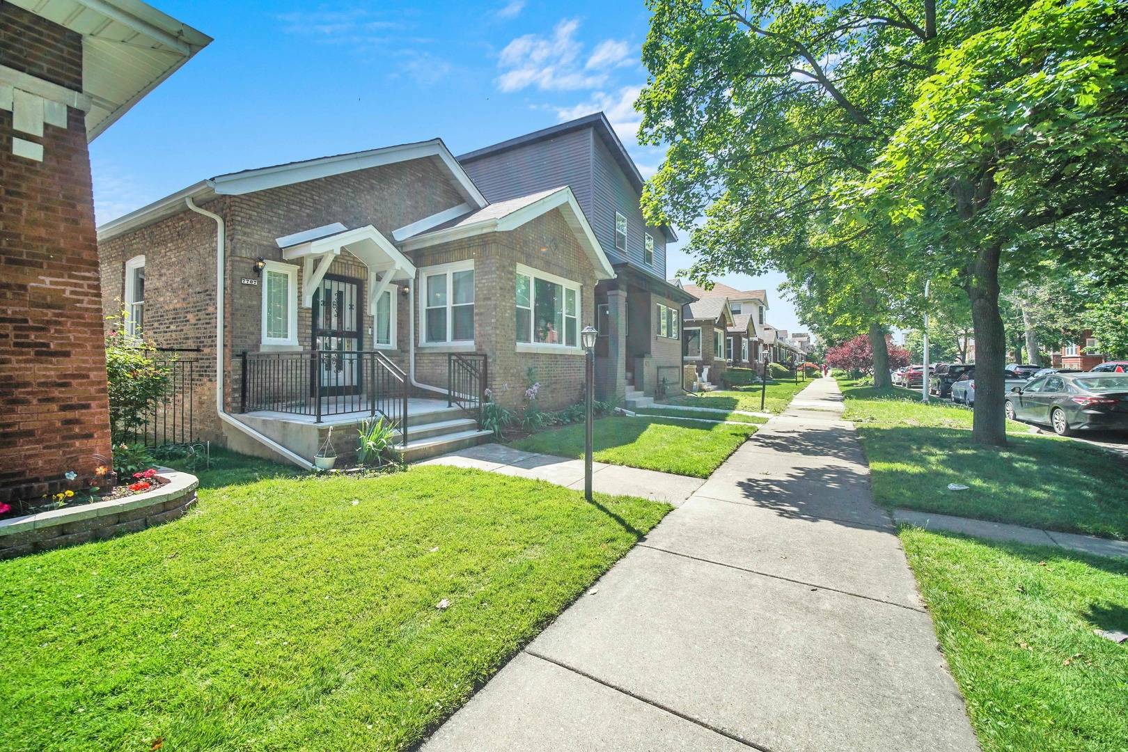 7707 S Ridgeland AVE, Chicago, IL 60649