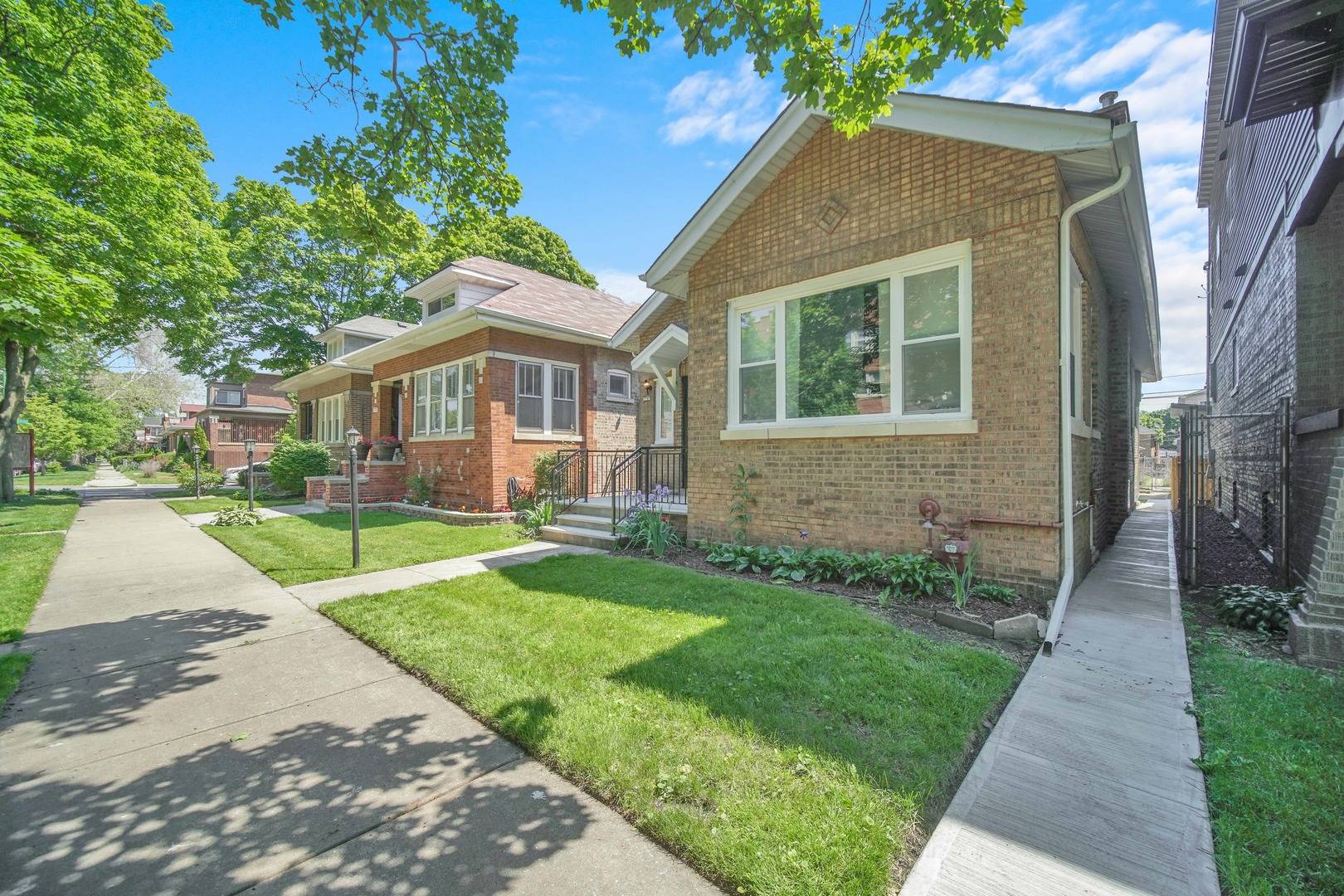 7707 S Ridgeland AVE, Chicago, IL 60649