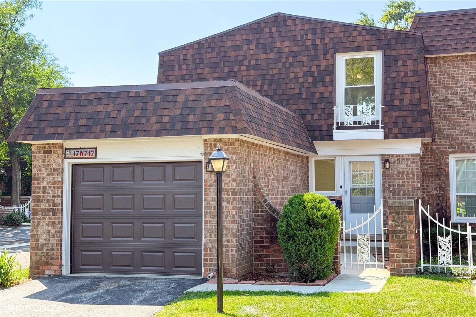 17W747 Standish LN, Villa Park, IL 60181