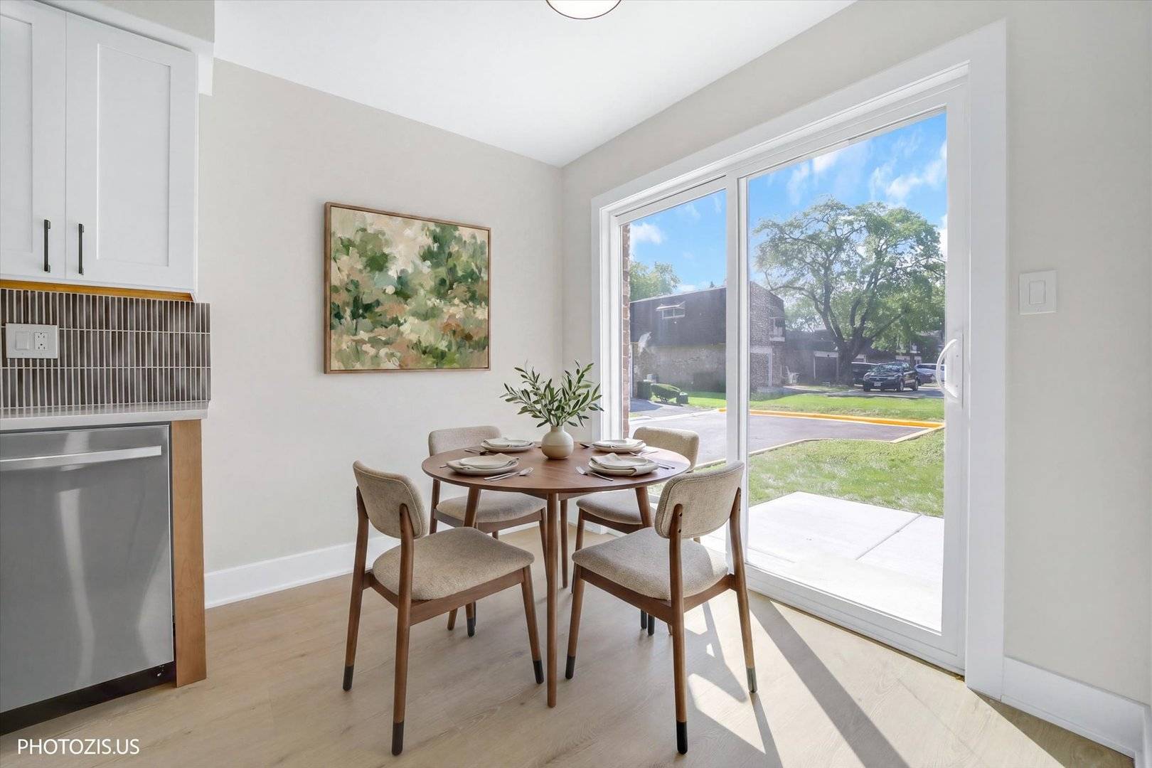 17W747 Standish LN, Villa Park, IL 60181