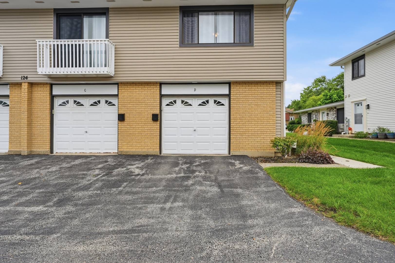 124 Fairlane CT #D, Bloomingdale, IL 60108