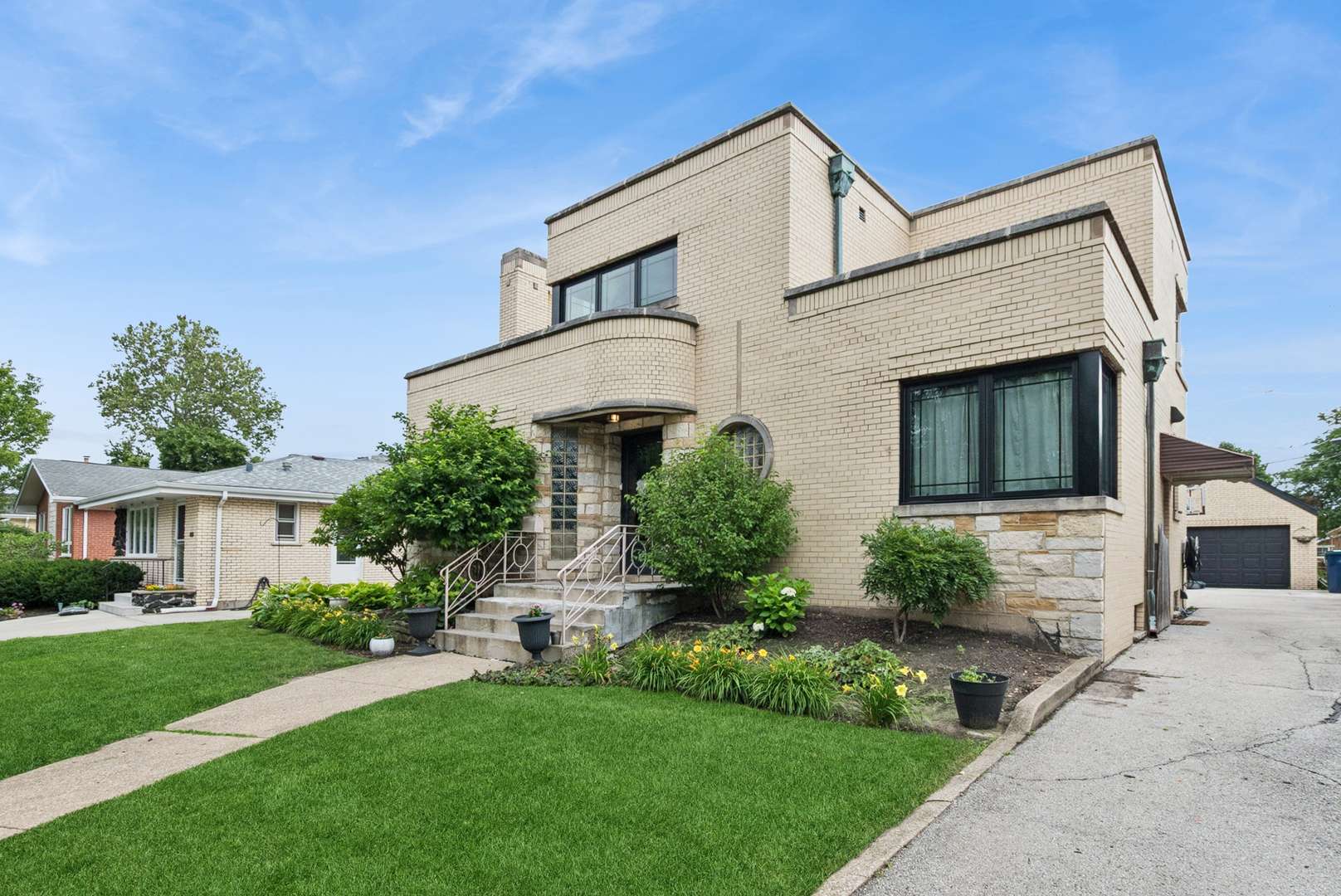 10155 S Clifton Park AVE, Evergreen Park, IL 60805