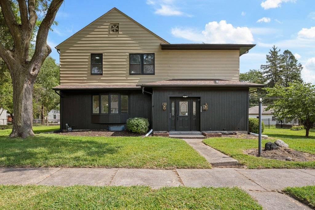 2217 15 1/2 ST, Rock Island, IL 61201