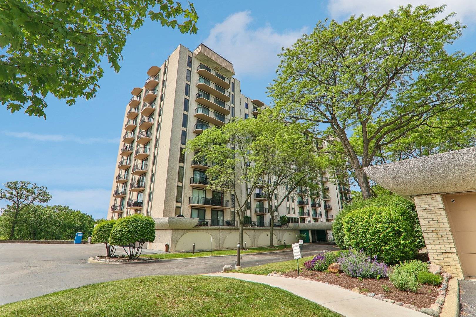 190 S Wood Dale RD #1105, Wood Dale, IL 60191