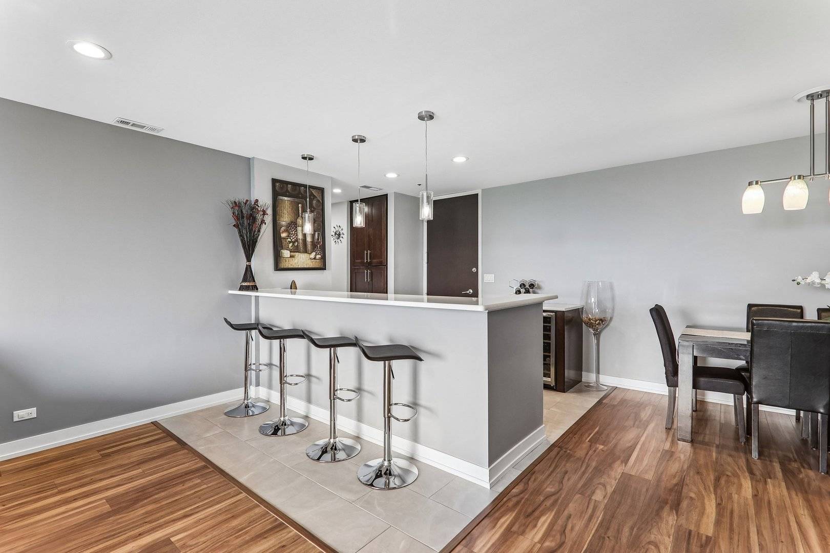190 S Wood Dale RD #1105, Wood Dale, IL 60191