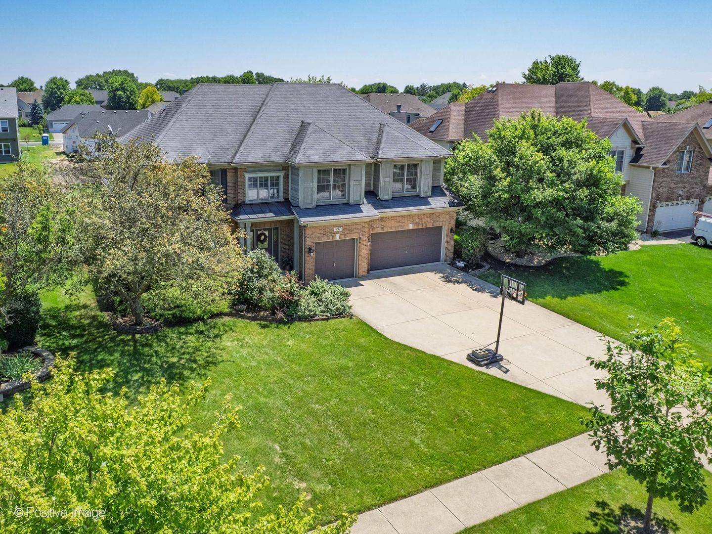 537 N Sycamore LN, North Aurora, IL 60542