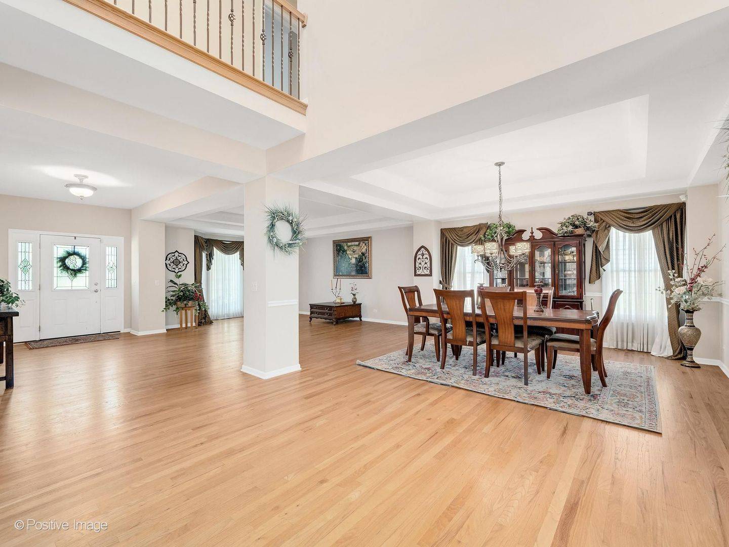 537 N Sycamore LN, North Aurora, IL 60542