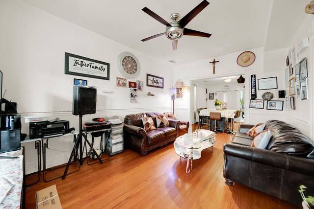 4208 S Artesian AVE, Chicago, IL 60632