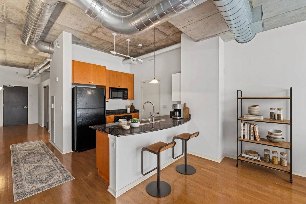 807 DAVIS ST #505, Evanston, IL 60201