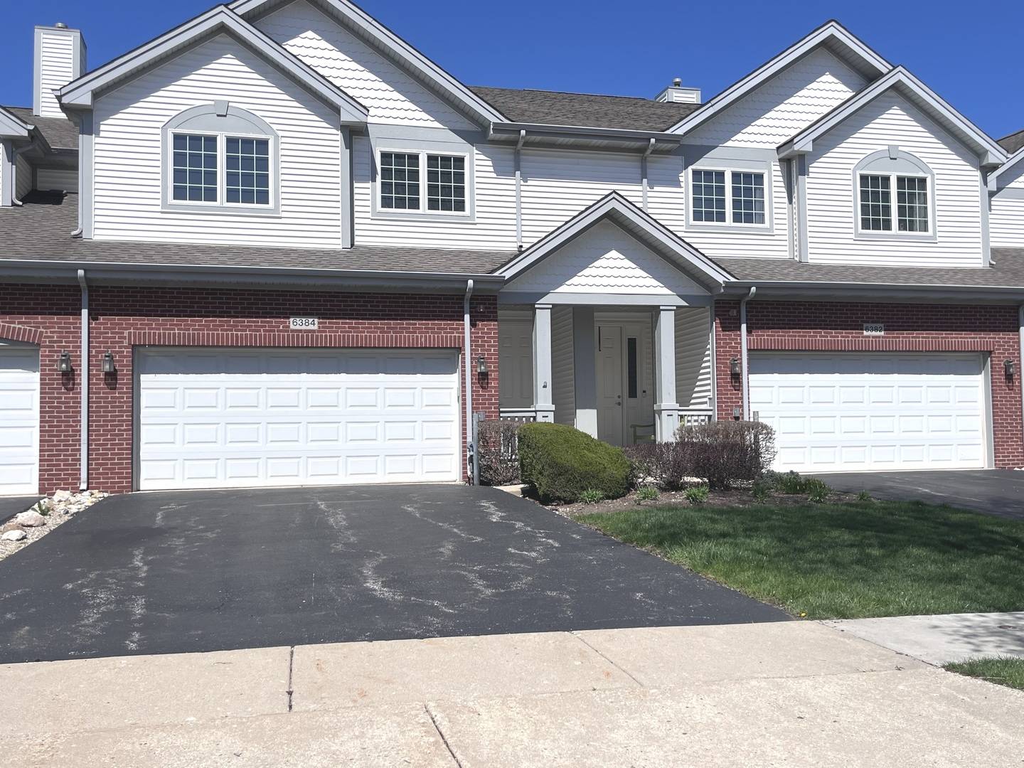 6384 Cunningham CT, Gurnee, IL 60031