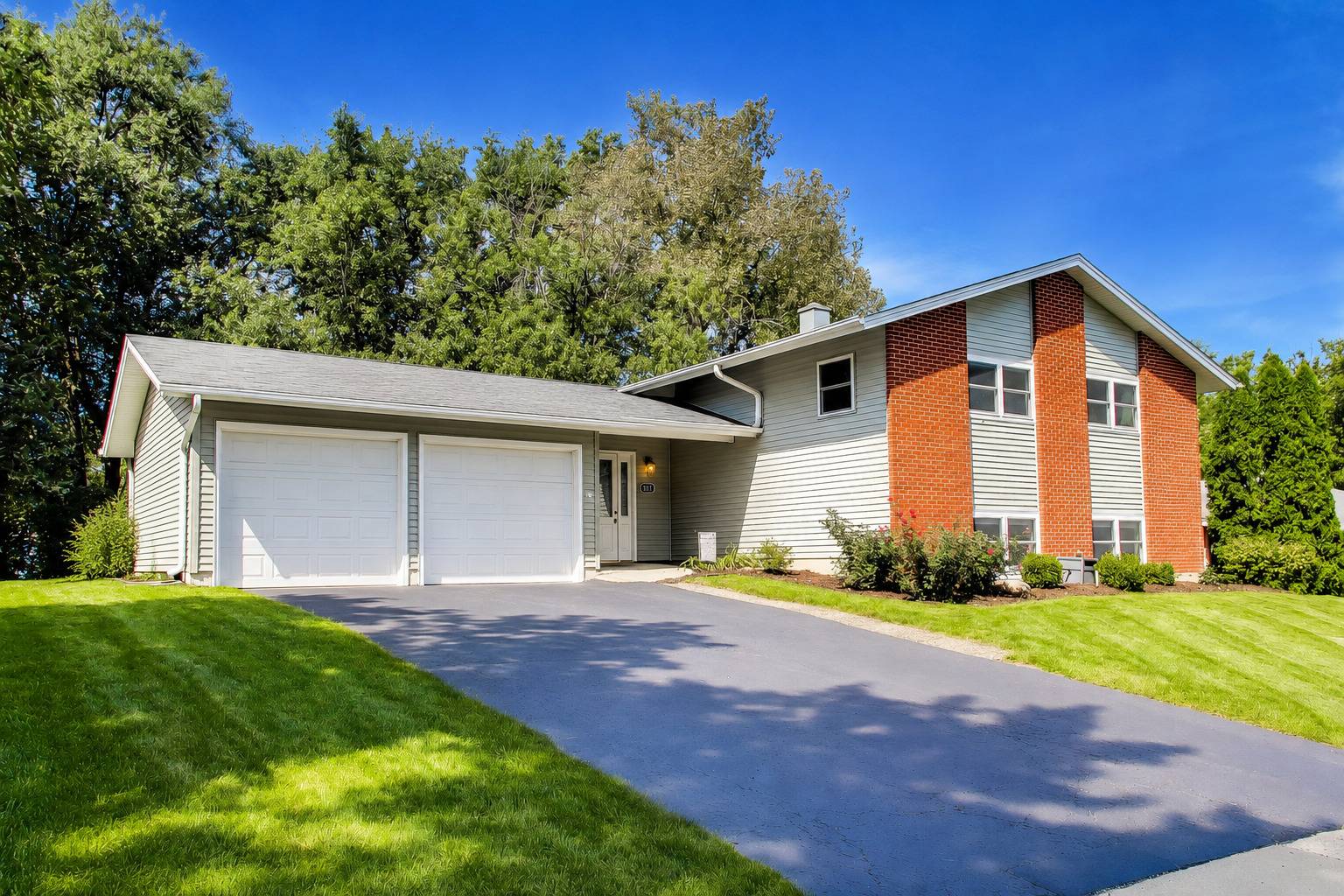 6402 Bradley DR, Woodridge, IL 60517
