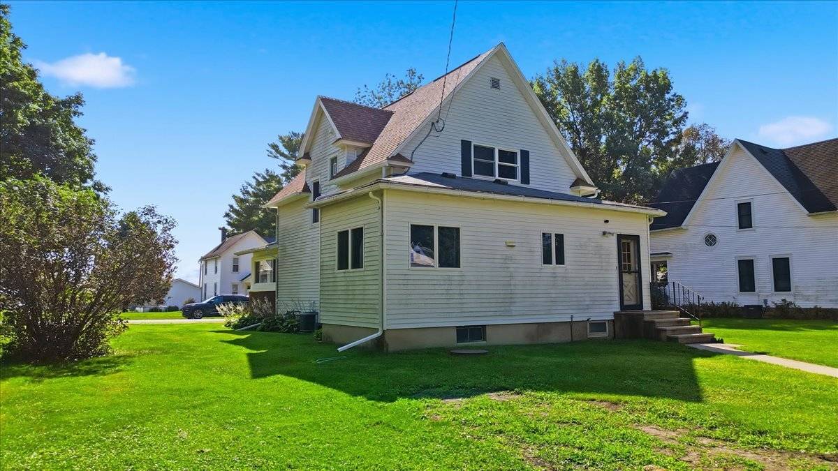 222 Wilson AVE, Chadwick, IL 61014
