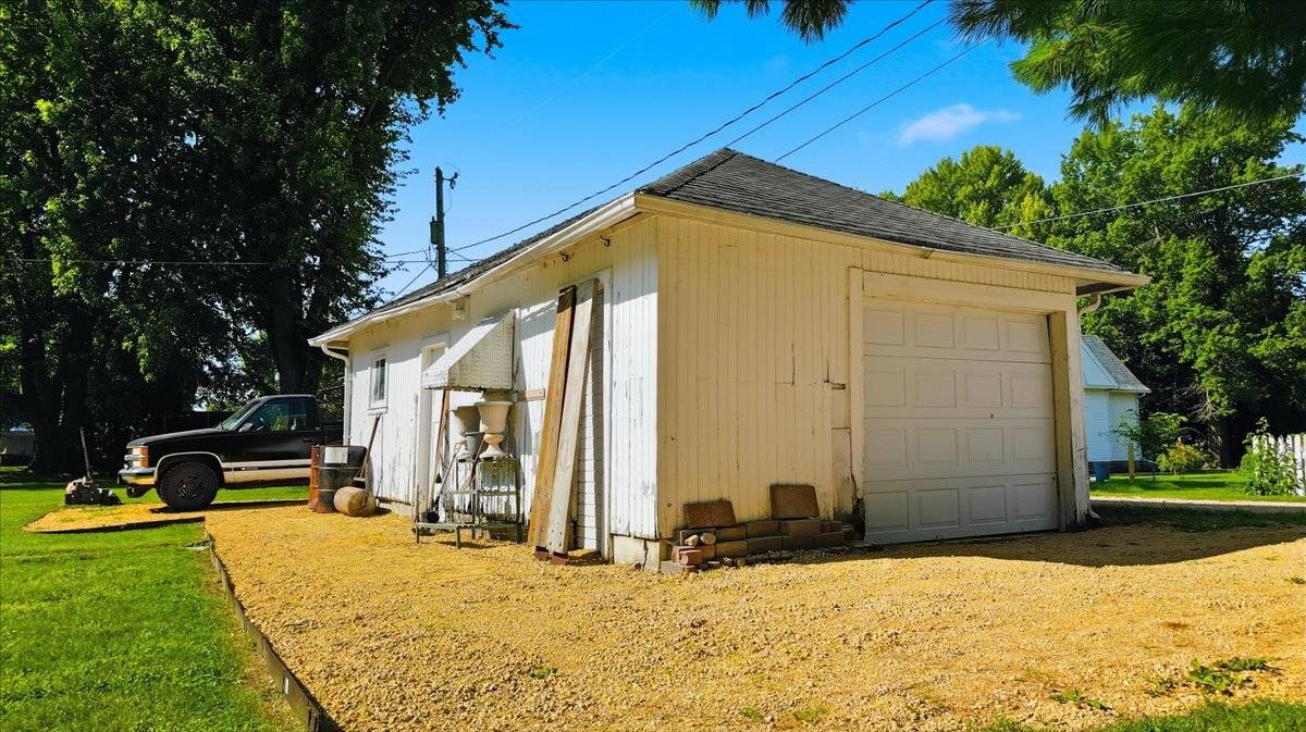 222 Wilson AVE, Chadwick, IL 61014