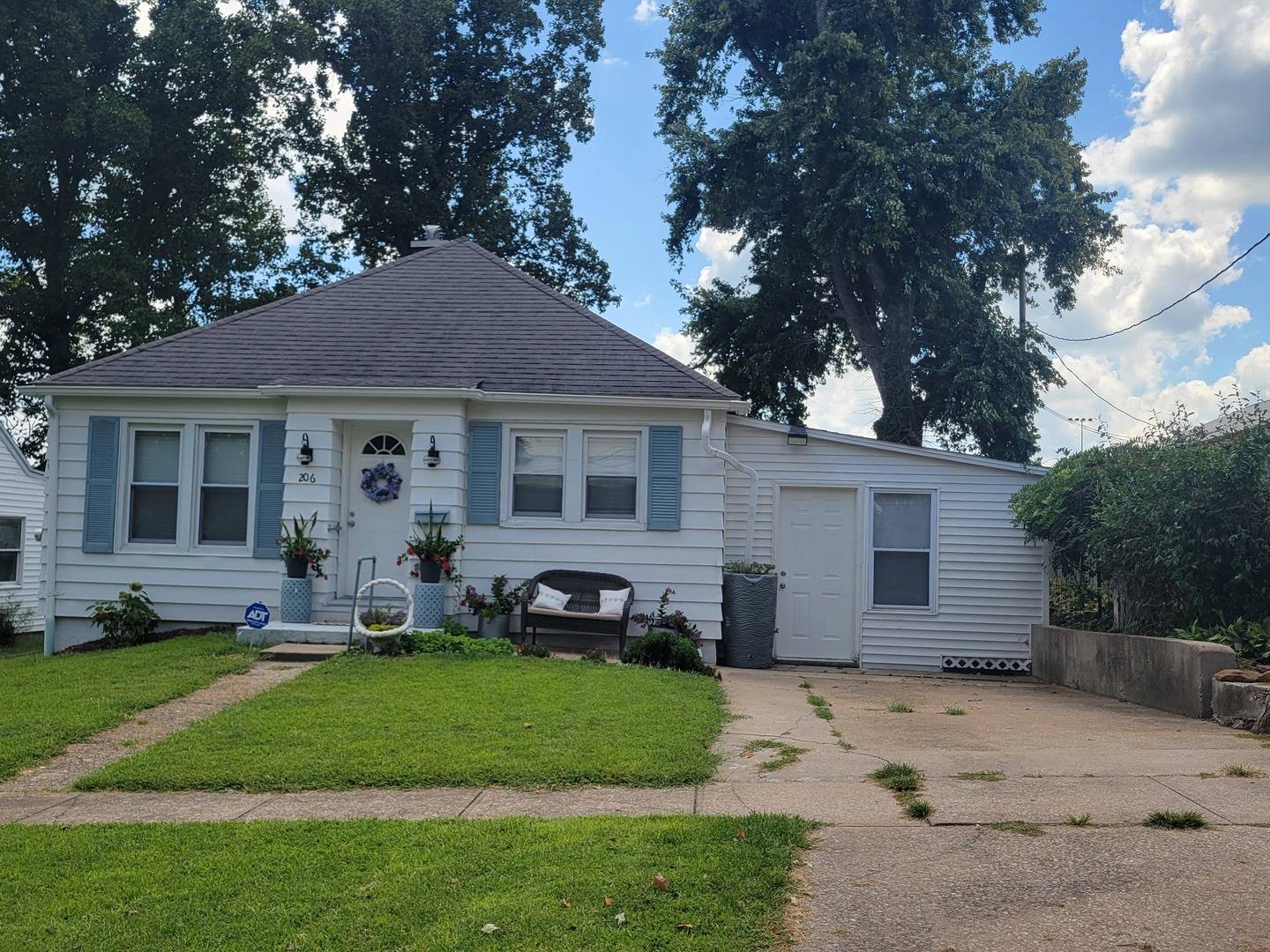 206 Freeman ST, Anna, IL 62906