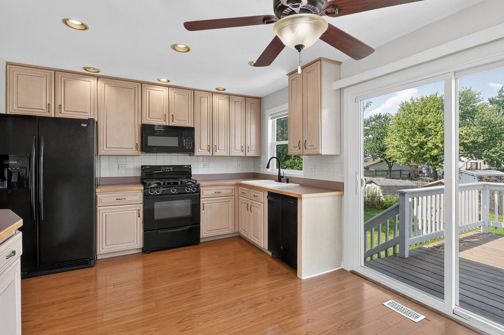 436 Fordham PL, Roselle, IL 60172