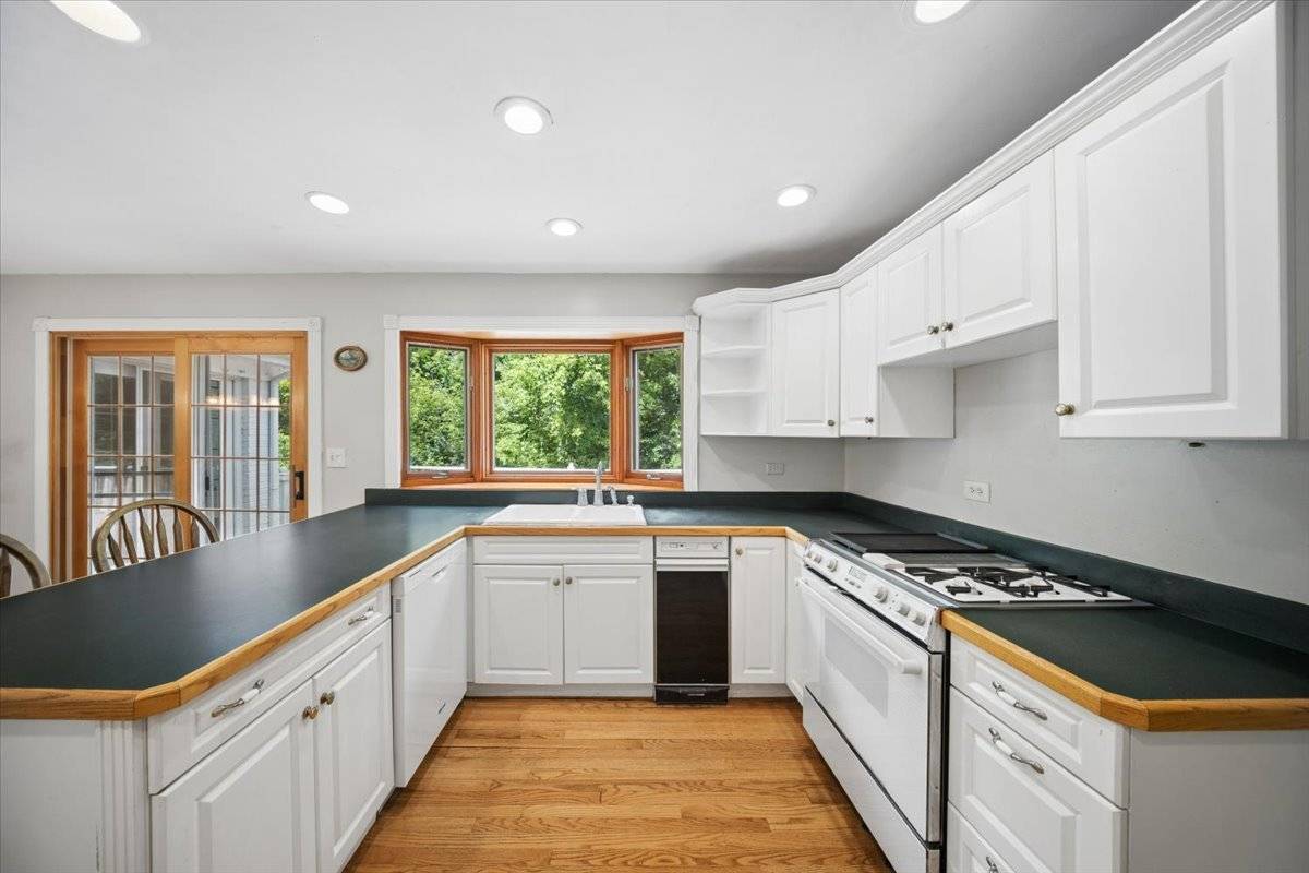 132 Wagon Wheel LN, Barrington, IL 60010