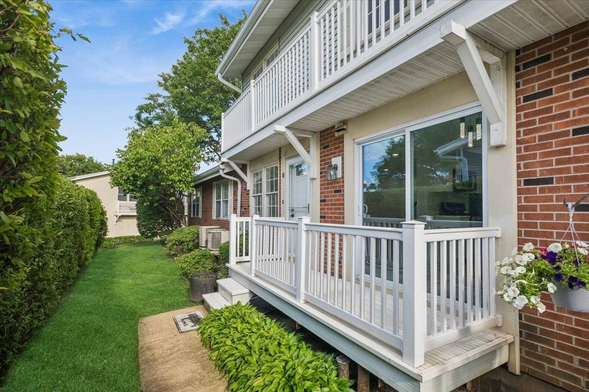 185 College DR #B, Bloomingdale, IL 60108