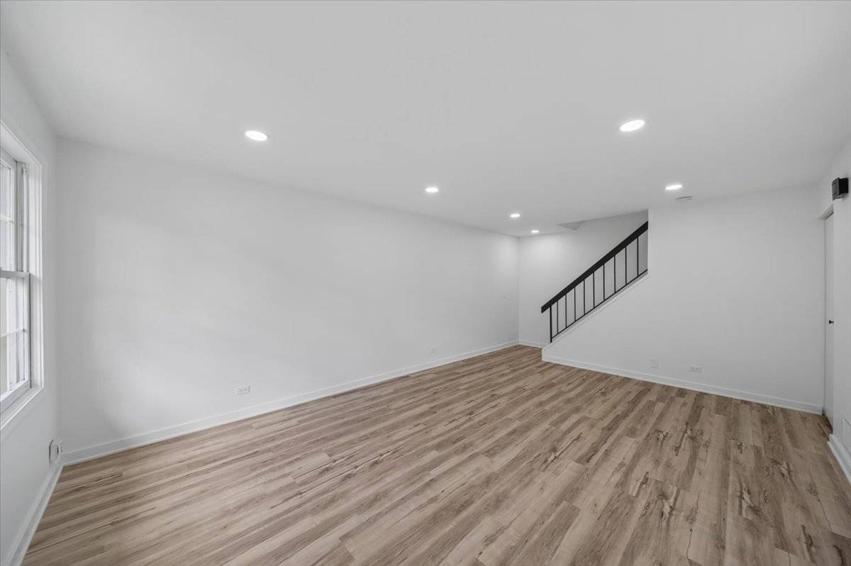 185 College DR #B, Bloomingdale, IL 60108