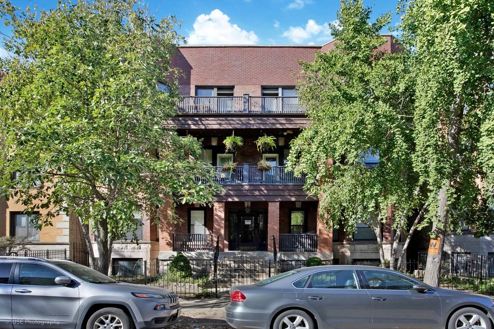 926 W Belle Plaine AVE #1W, Chicago, IL 60613