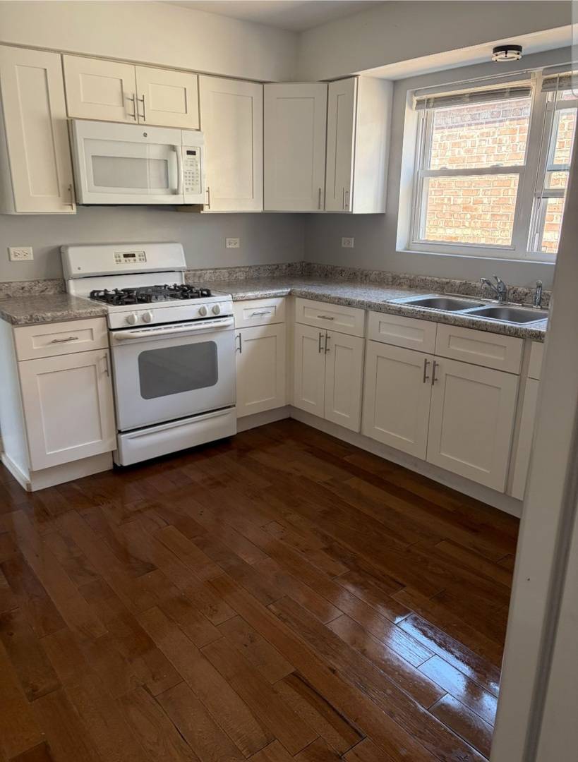 7816 S Kingston AVE #2, Chicago, IL 60649