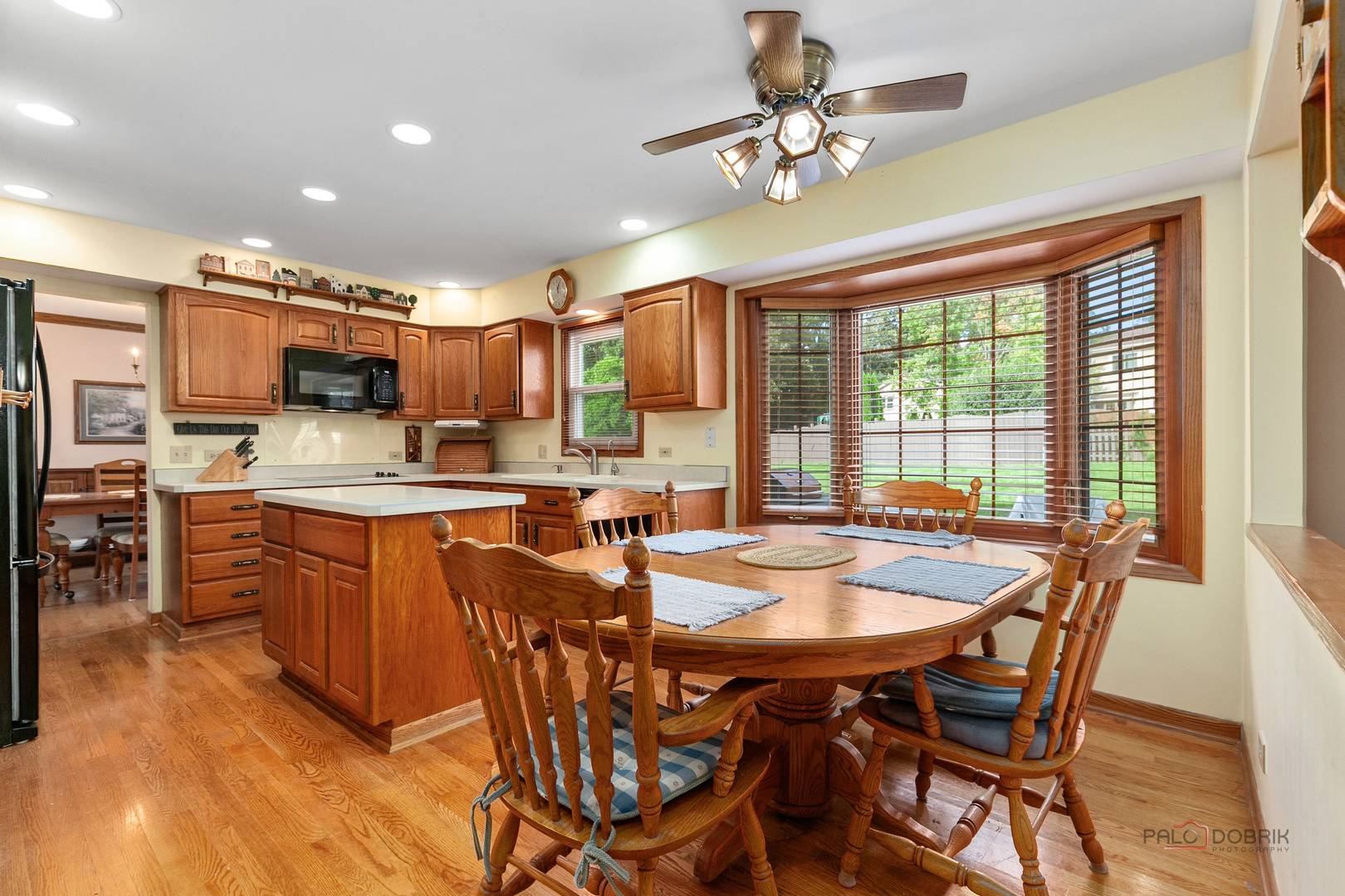 831 Jefferson DR, Lindenhurst, IL 60046