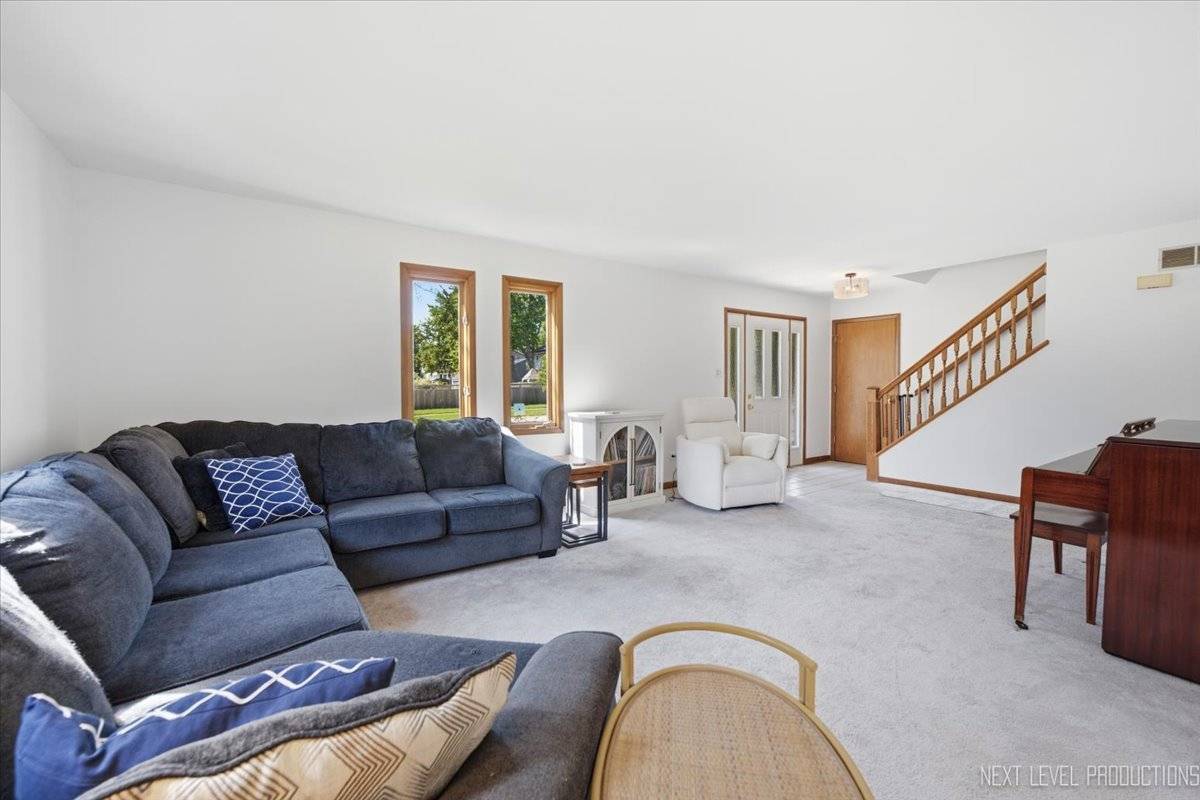 2308 Flambeau DR, Naperville, IL 60564