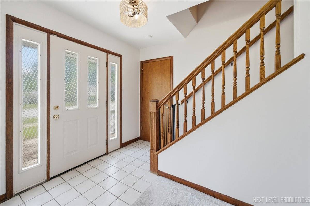 2308 Flambeau DR, Naperville, IL 60564