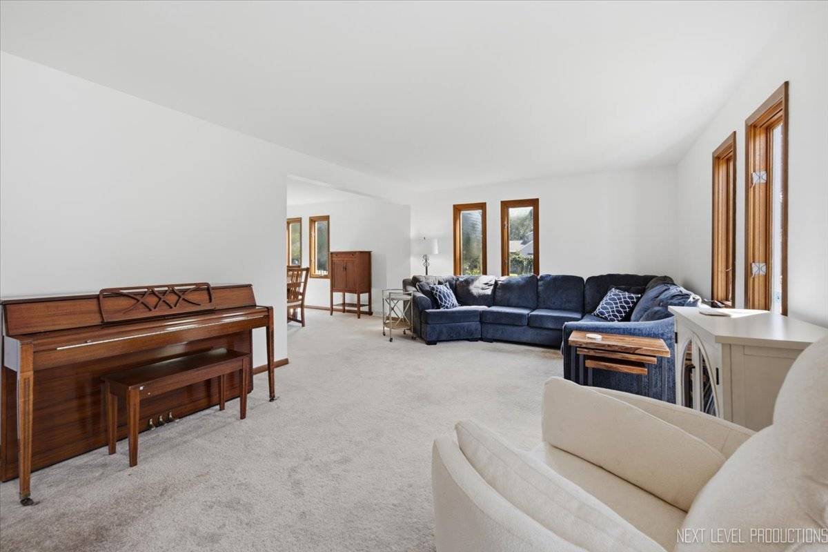 2308 Flambeau DR, Naperville, IL 60564