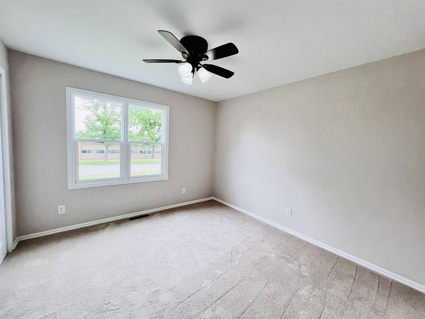 203 E Harrison ST, Harvard, IL 60033