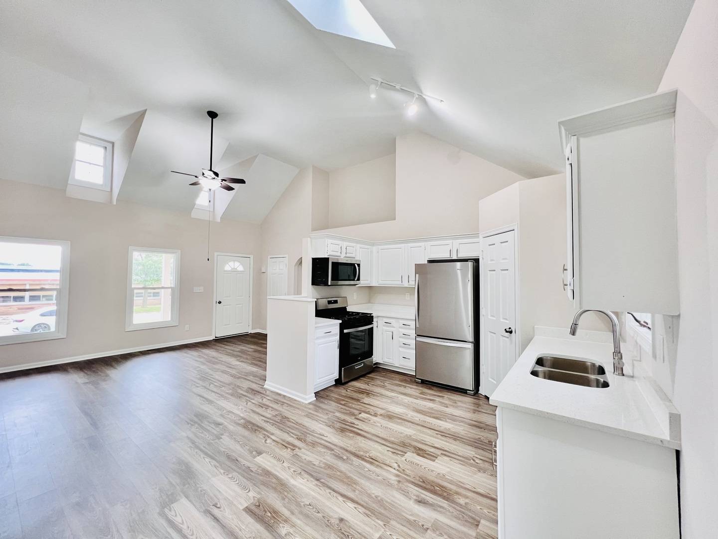 203 E Harrison ST, Harvard, IL 60033