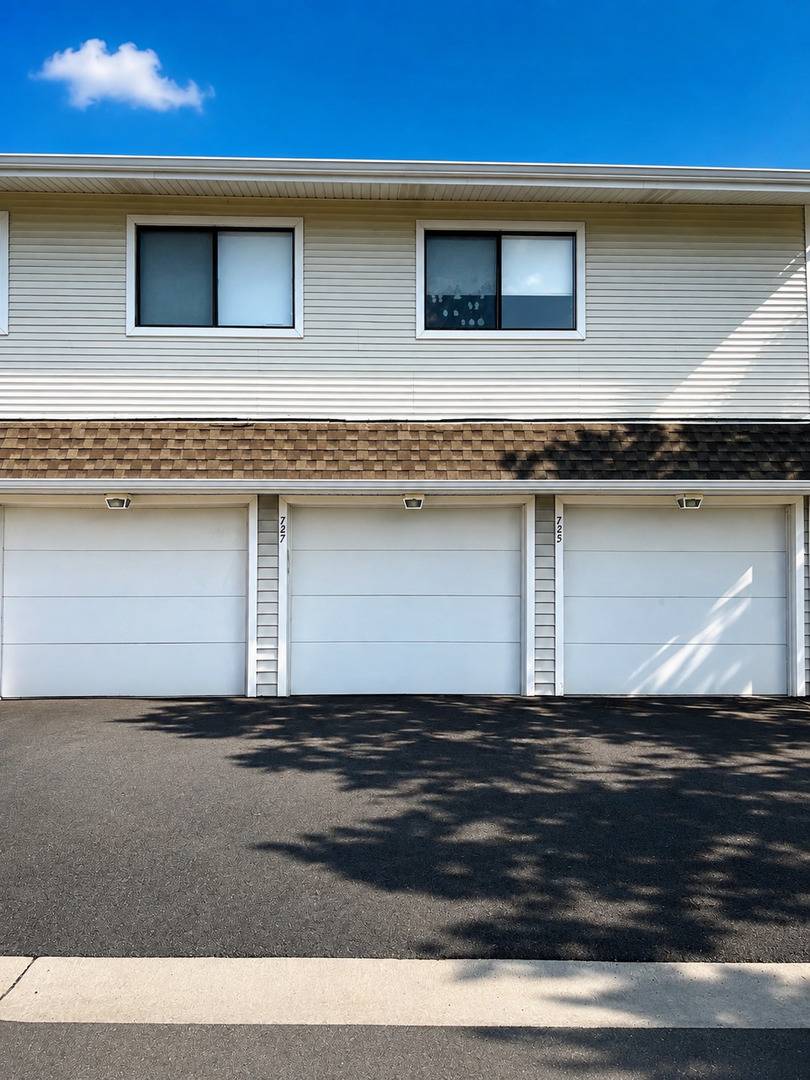727 Whitesail DR #727, Schaumburg, IL 60194