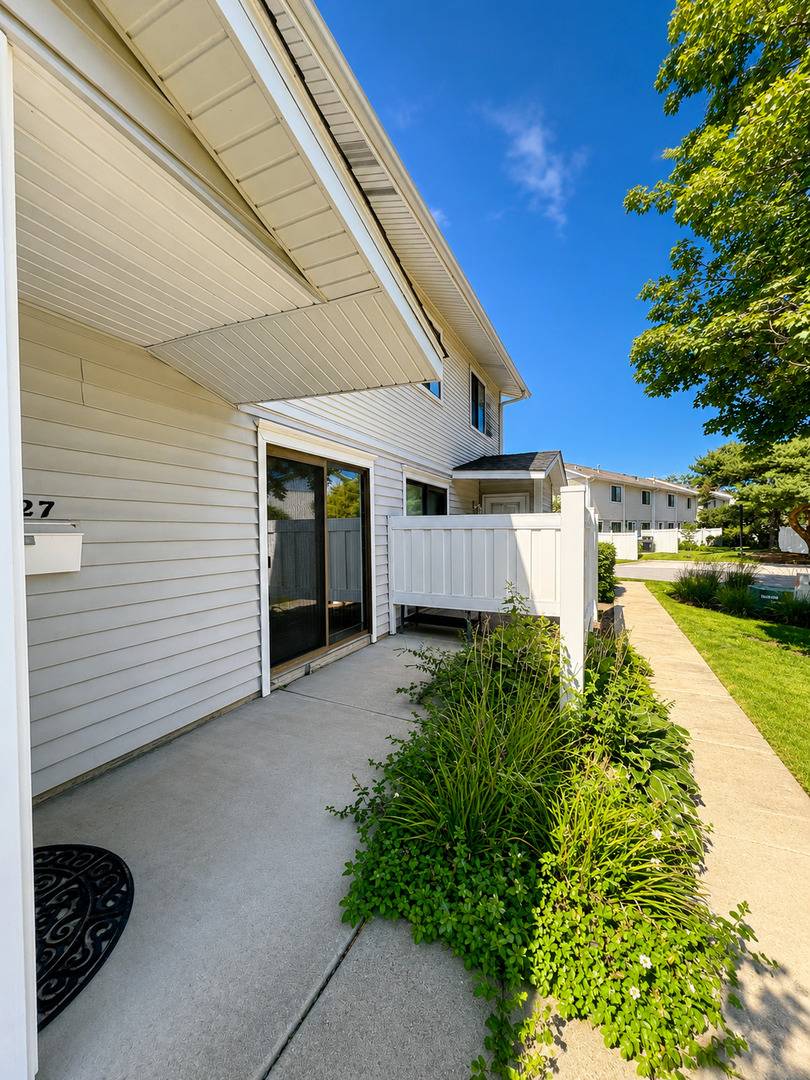 727 Whitesail DR #727, Schaumburg, IL 60194