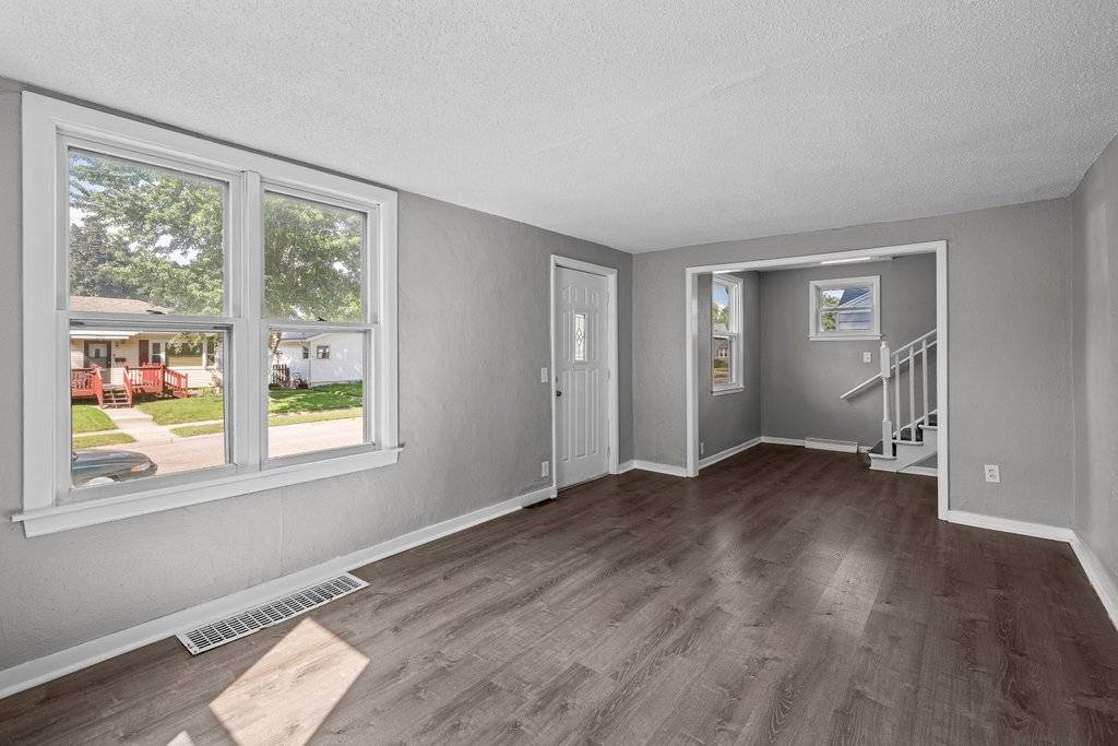 2925 BELLEVUE AVE, Bettendorf, IA 52722
