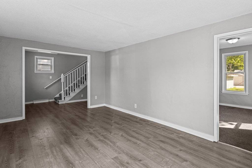 2925 BELLEVUE AVE, Bettendorf, IA 52722
