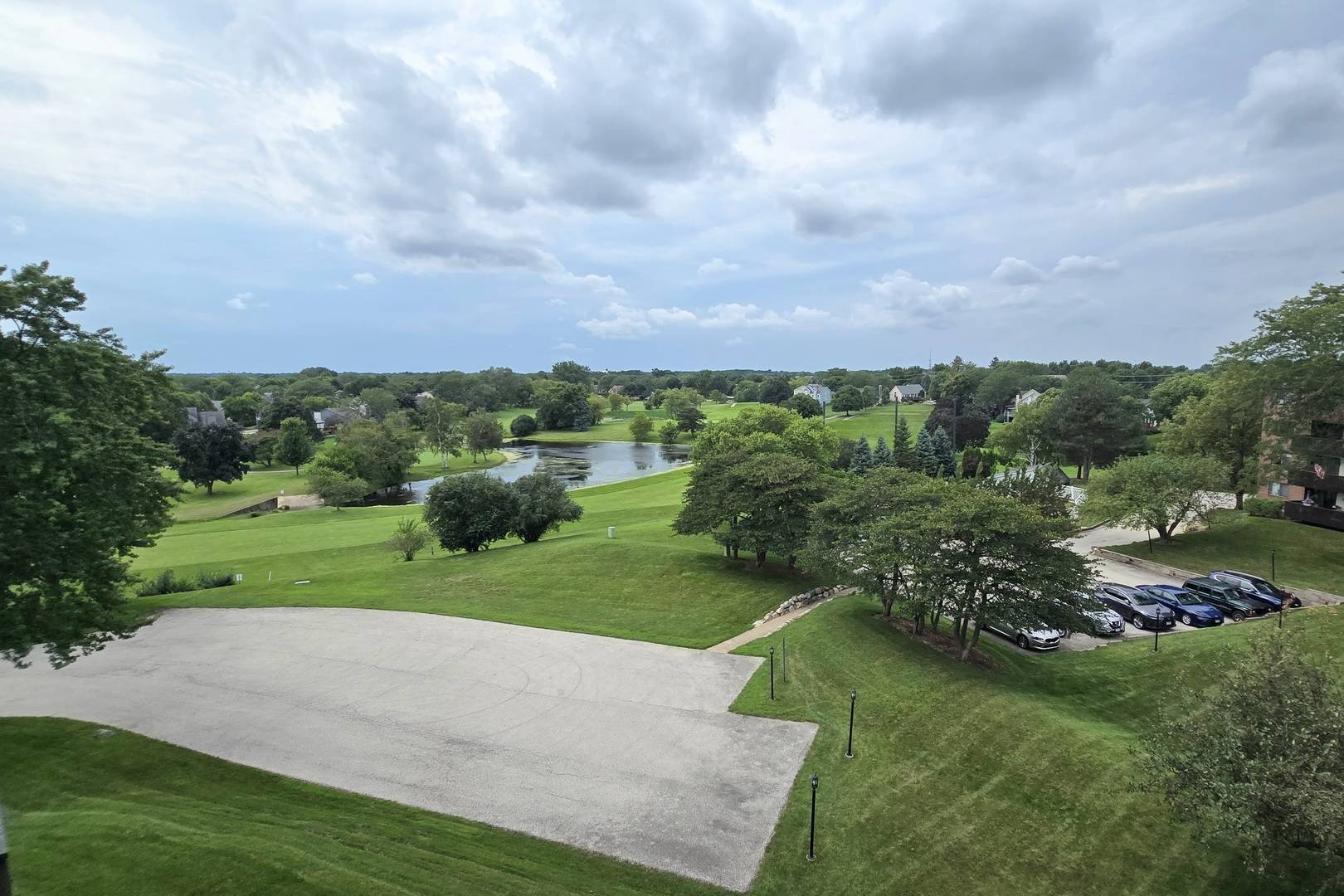 690 Chandler RD #408, Gurnee, IL 60031