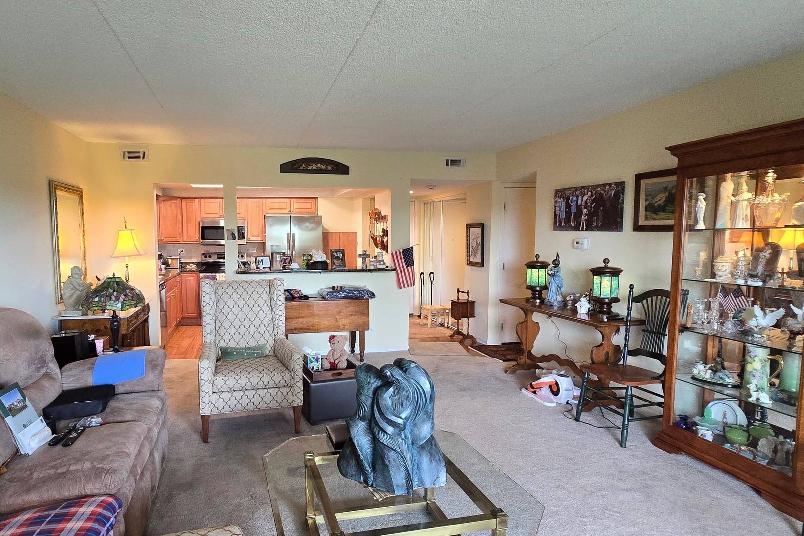 690 Chandler RD #408, Gurnee, IL 60031