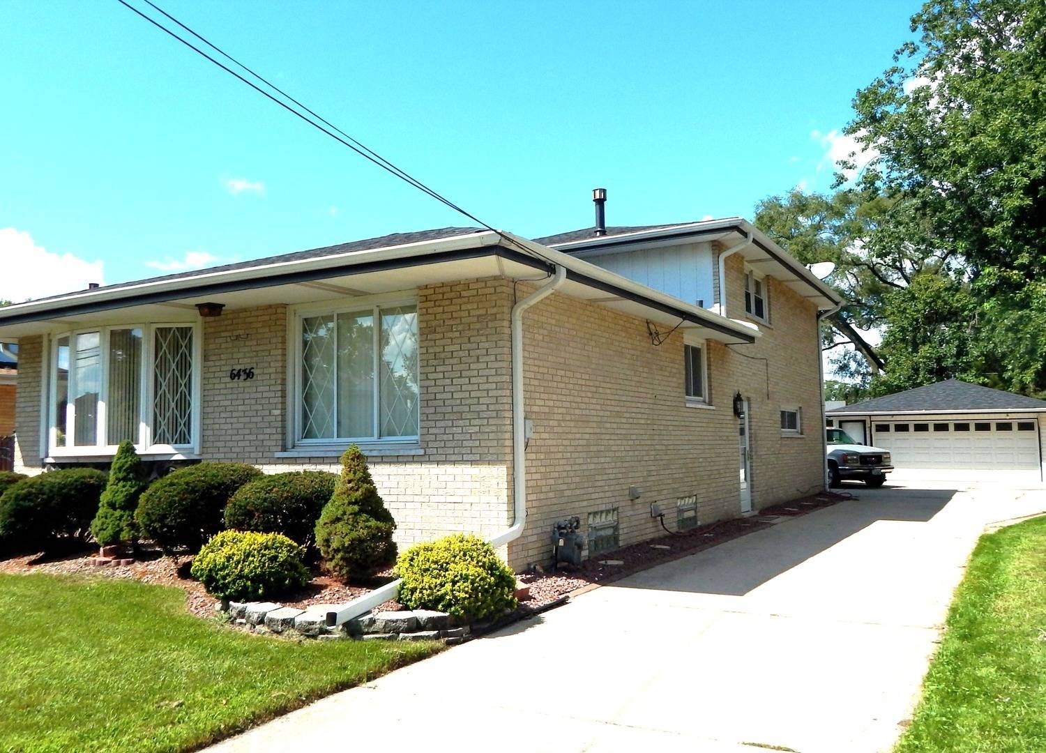 6436 W 89th PL, Oak Lawn, IL 60453