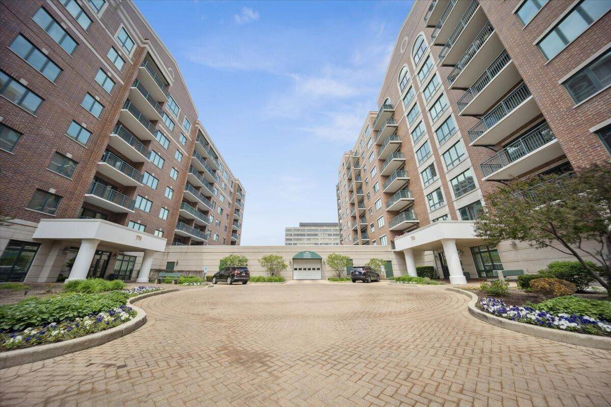770 Pearson ST #802, Des Plaines, IL 60016