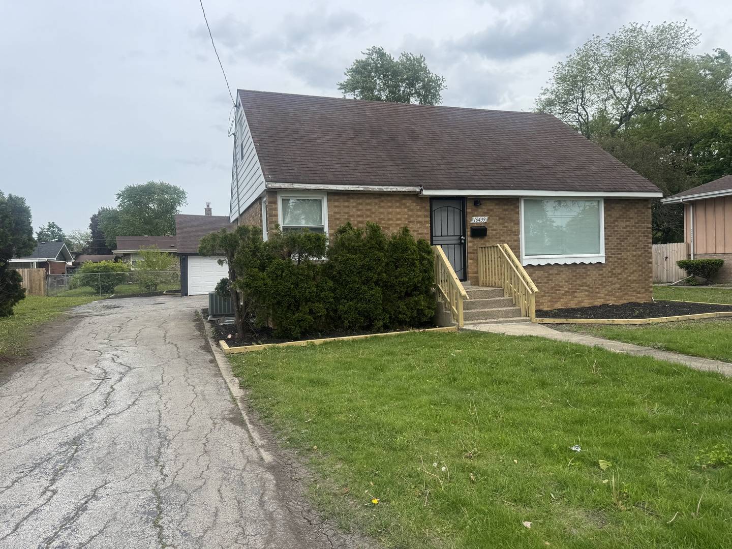 16439 Cottage Grove AVE, South Holland, IL 60473