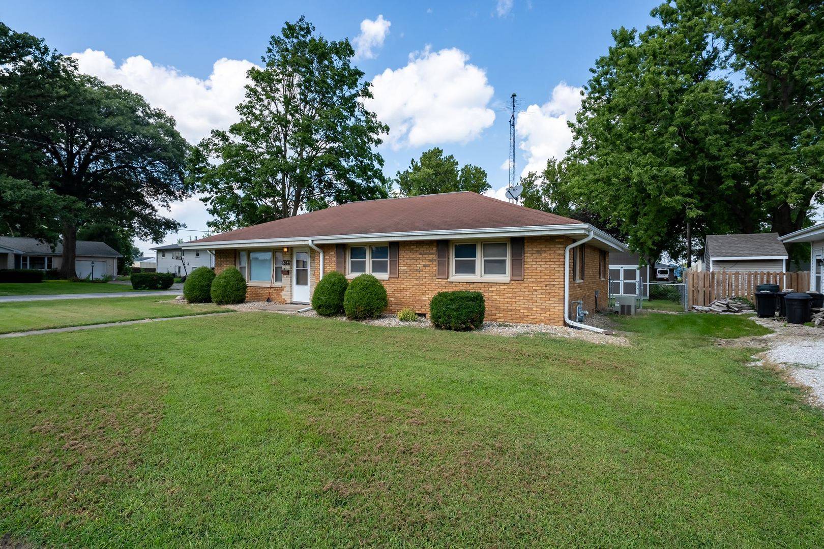 203 E Bullard ST, Forrest, IL 61741
