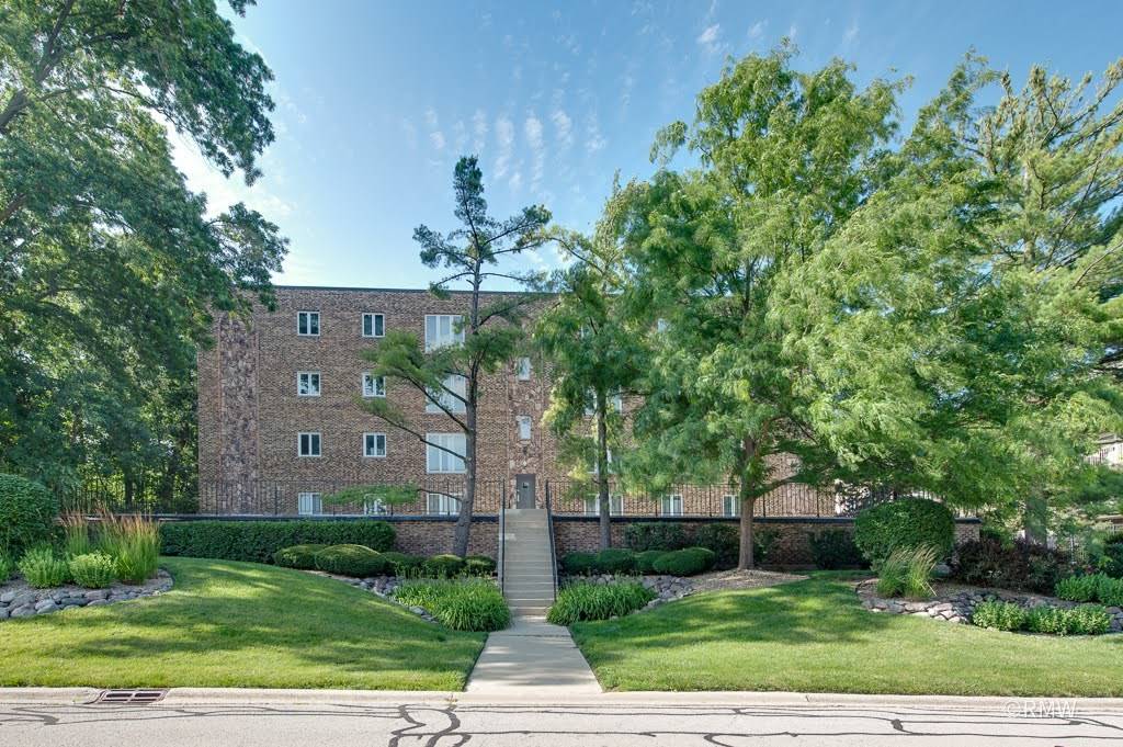 467 Hiawatha TRL #106, Wood Dale, IL 60191