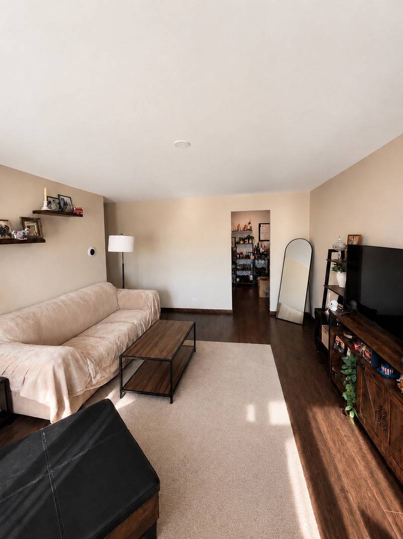 1302 E Washington ST #B1, Des Plaines, IL 60016