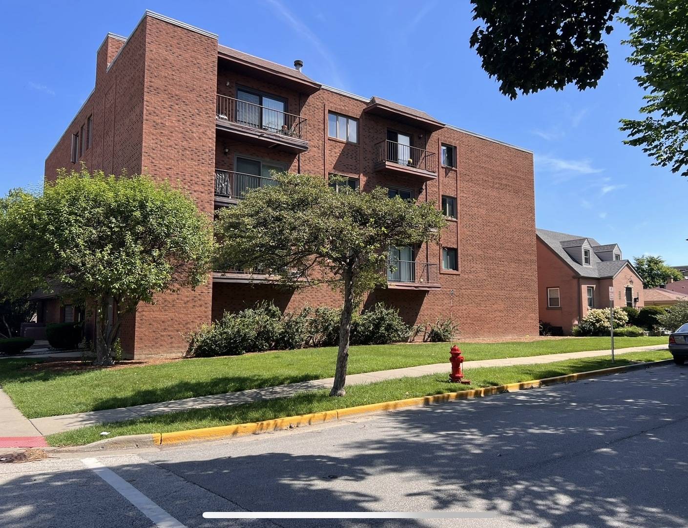 1302 E Washington ST #B1, Des Plaines, IL 60016