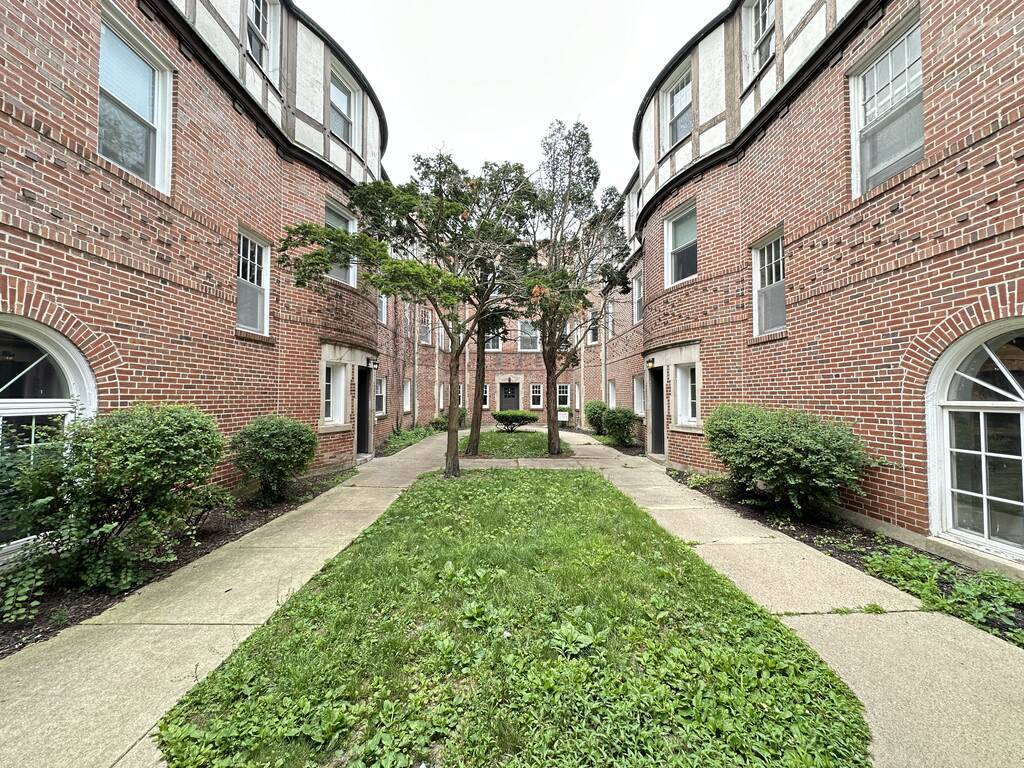 918 Green Bay RD #2F, Winnetka, IL 60093