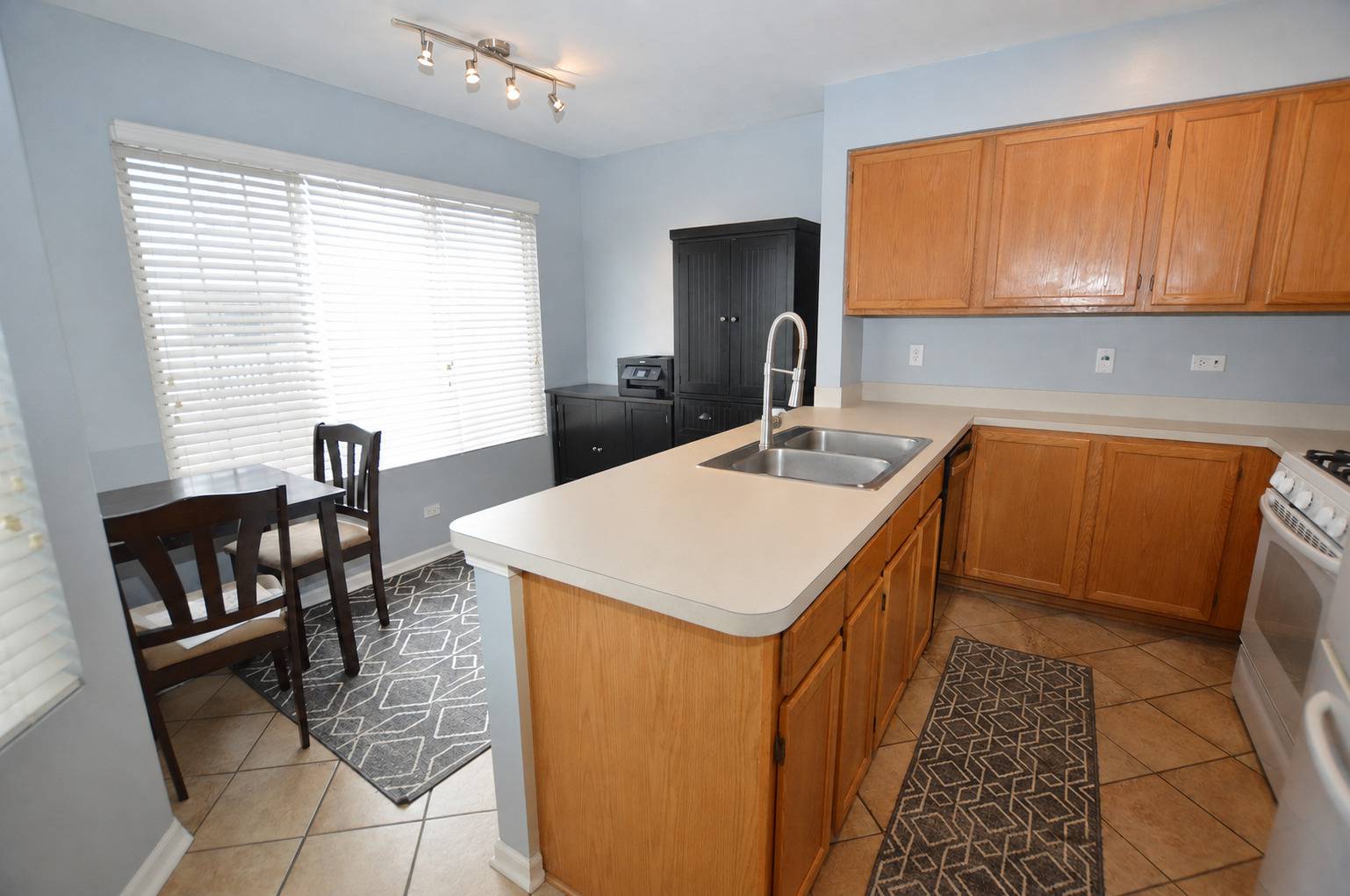 2276 Dawson LN, Algonquin, IL 60102