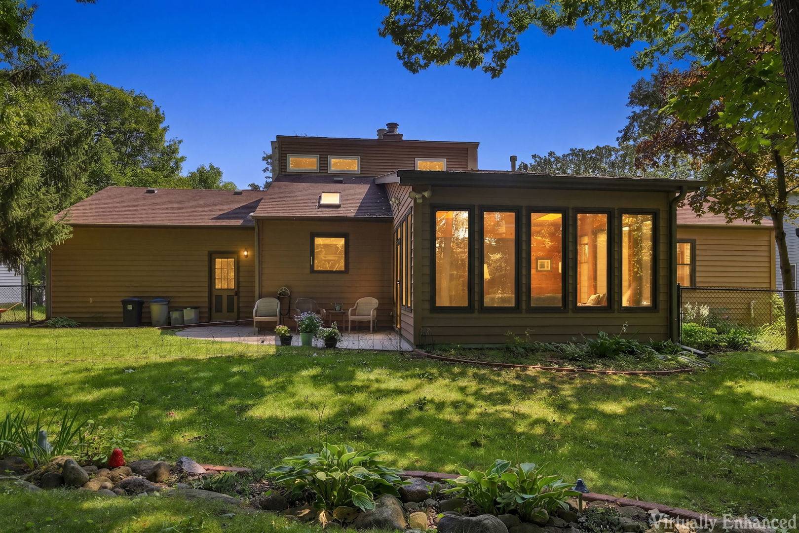 564 Wilson AVE, Park City, IL 60085