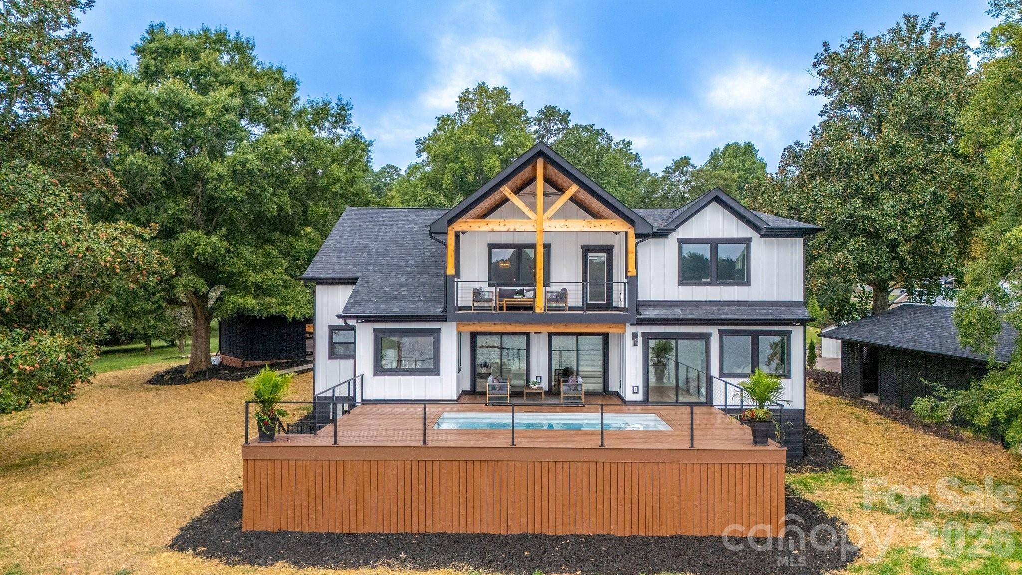 216 Lake Pines LN, Lexington, NC 27292